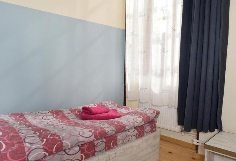 اتاق استاندارد یک تخته با سرویس بهداشتی مشترک, Le Petit