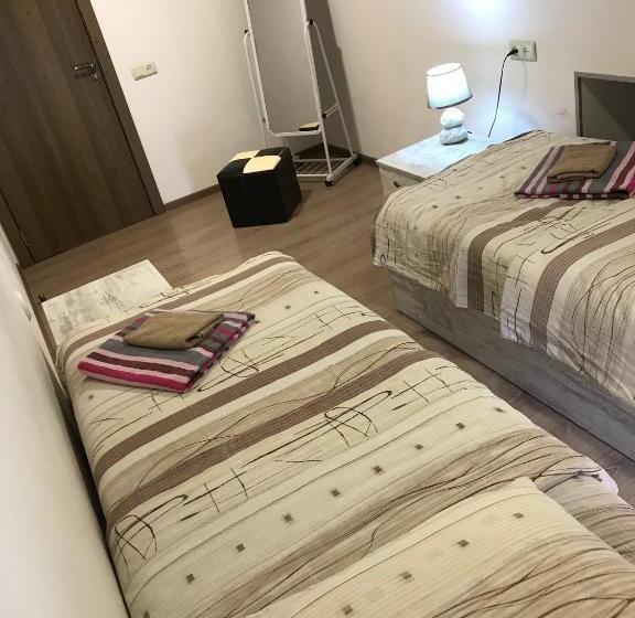 اتاق استاندارد با سرویس بهداشتی مشترک, Le Petit