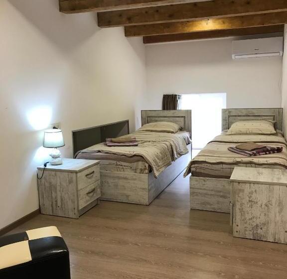 اتاق استاندارد با سرویس بهداشتی مشترک, Le Petit