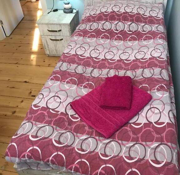 اتاق استاندارد یک تخته با سرویس بهداشتی مشترک, Le Petit