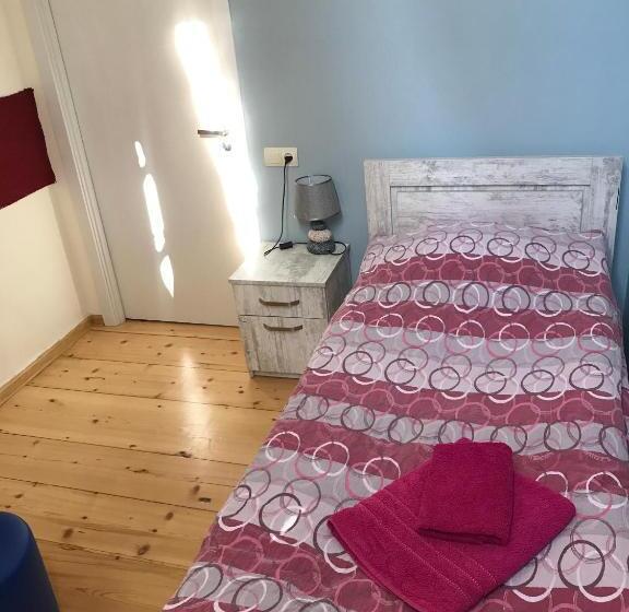 اتاق استاندارد یک تخته با سرویس بهداشتی مشترک, Le Petit