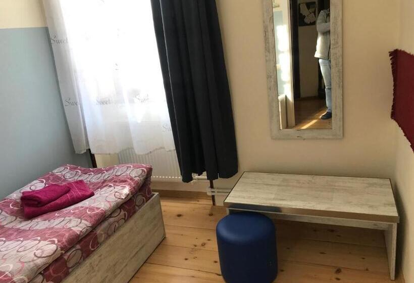 اتاق استاندارد یک تخته با سرویس بهداشتی مشترک, Le Petit