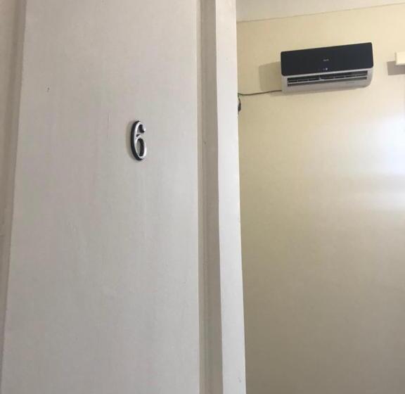 اتاق استاندارد با سرویس بهداشتی مشترک, Le Petit