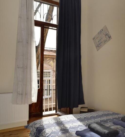 اتاق استاندارد با سرویس بهداشتی مشترک, Le Petit