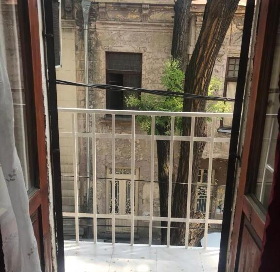 اتاق استاندارد با سرویس بهداشتی مشترک, Le Petit