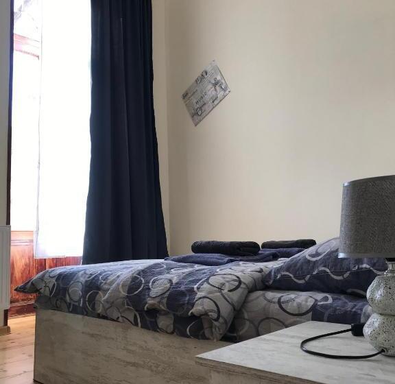 اتاق استاندارد با سرویس بهداشتی مشترک, Le Petit