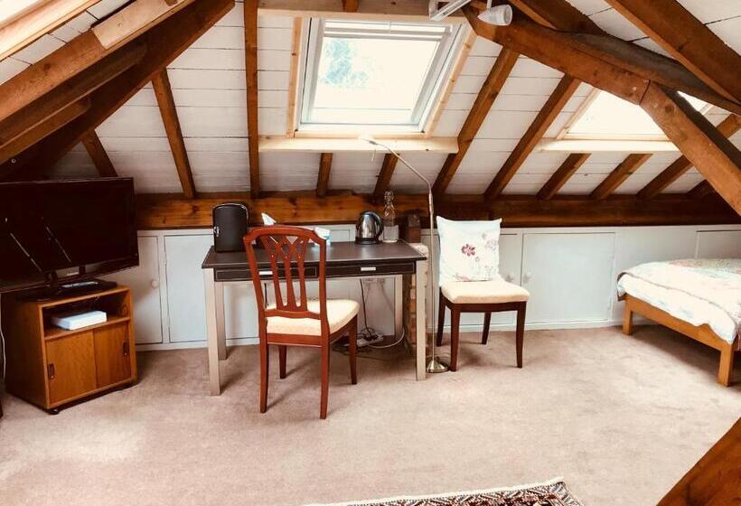 Quarto Estandar Banheiro Compartilhado, Tresillian House