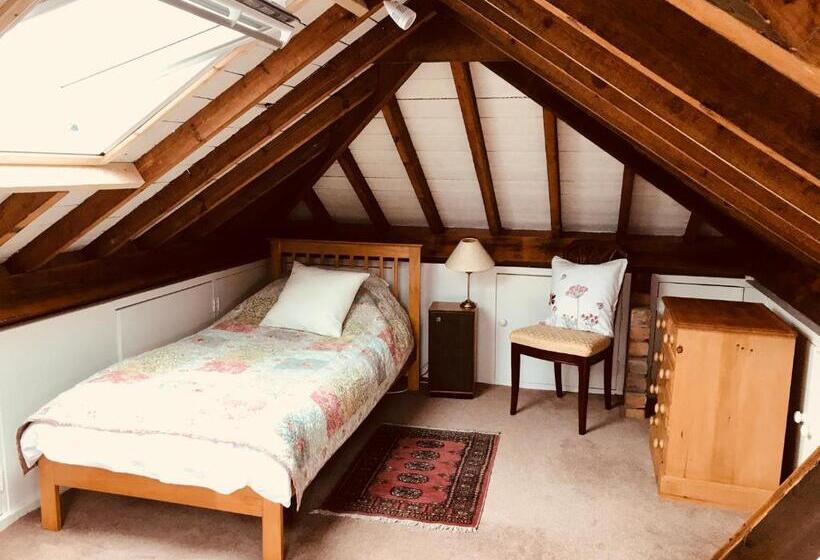 اتاق استاندارد با سرویس بهداشتی مشترک, Tresillian House