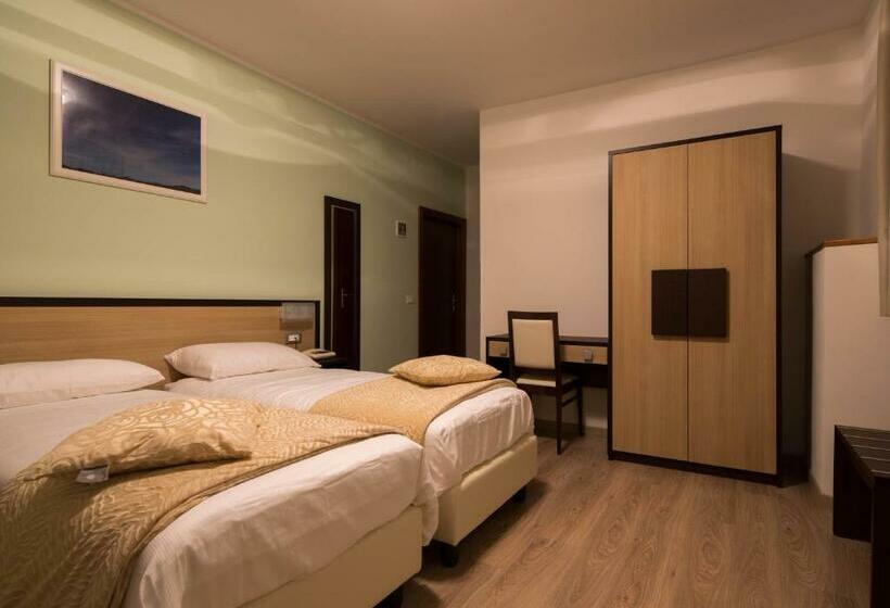 스탠다드 트리플 룸, Albergo Ristorante Bismantova