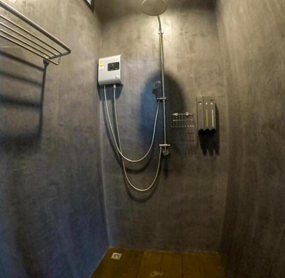 חדק דלוקס עם ג'קוזי, Binlha Raft Resort