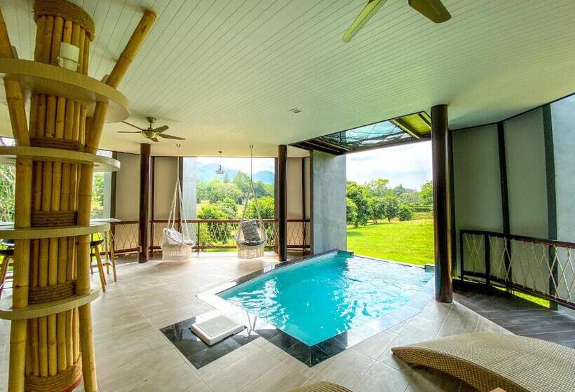 וילה עם חדר שינה אחד ובריכת שחיה, Binlha Raft Resort