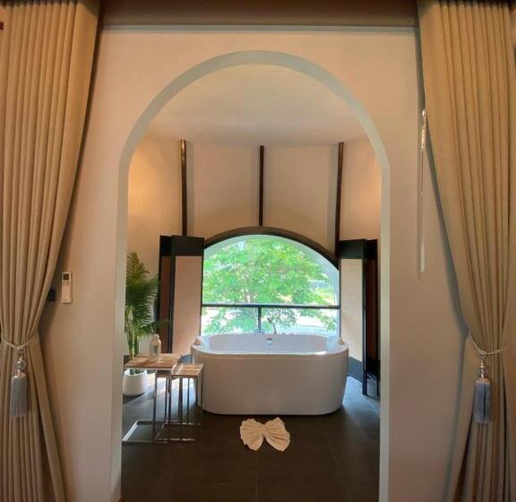 וילה עם חדר שינה אחד ובריכת שחיה, Binlha Raft Resort