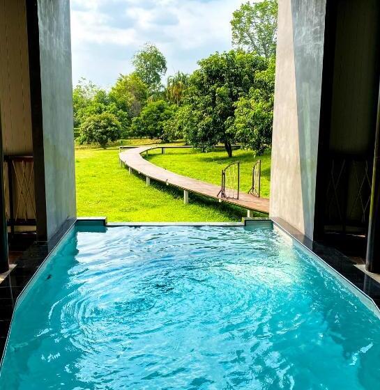 וילה עם חדר שינה אחד ובריכת שחיה, Binlha Raft Resort