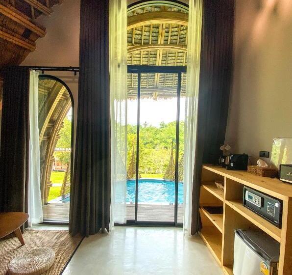 וילה עם חדר שינה אחד ובריכת שחיה, Binlha Raft Resort