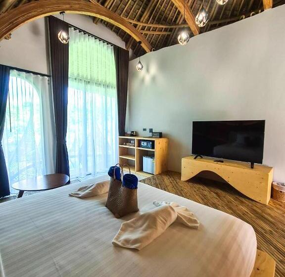 וילה עם חדר שינה אחד ובריכת שחיה, Binlha Raft Resort