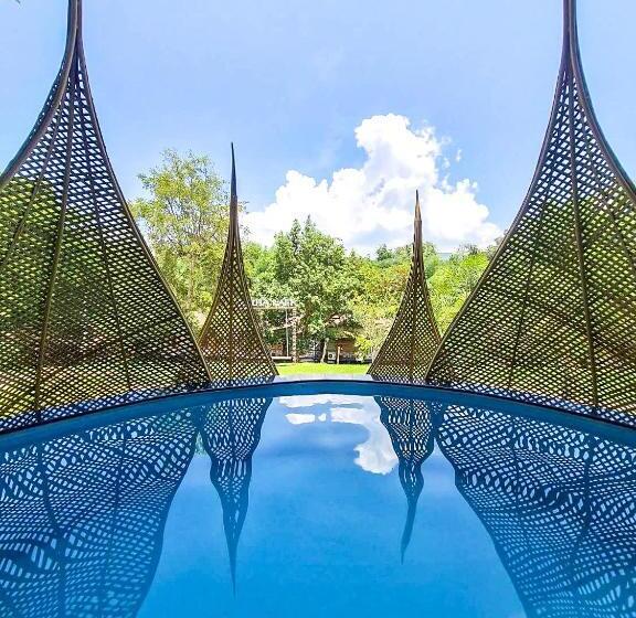 וילה עם חדר שינה אחד ובריכת שחיה, Binlha Raft Resort