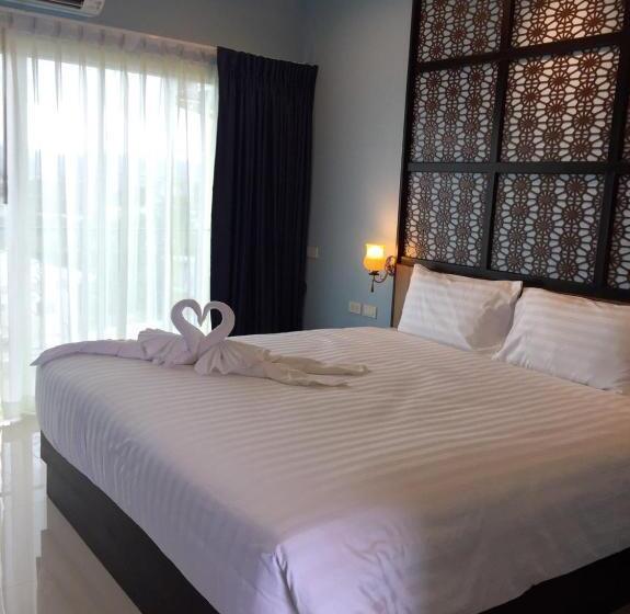اتاق لوکس با بالکن, Phuket Chinoinn Shaplus Certified
