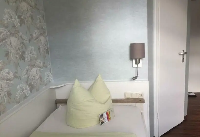 Standard Yhden Hengen Huone, Trendtino
