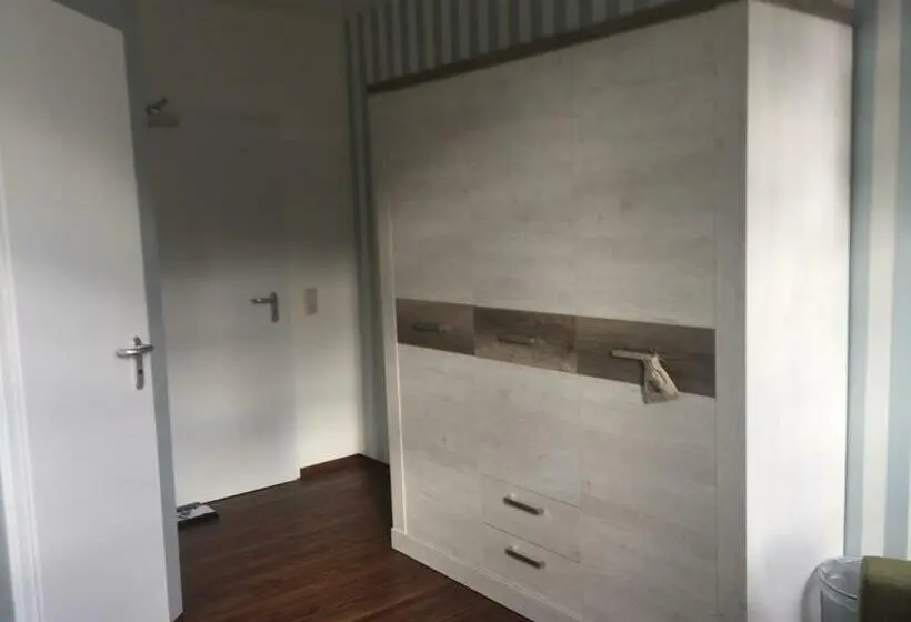 Standard Yhden Hengen Huone, Trendtino