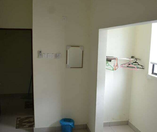 Deluxe Room, Sitiyam Homestay Seri Kembangan