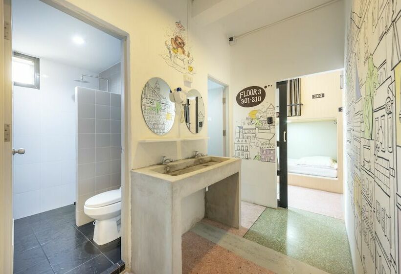 تختخواب در اتاق مشترک, Sloth Hostel Khaosan