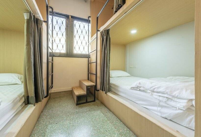 تختخواب در اتاق مشترک, Sloth Hostel Khaosan