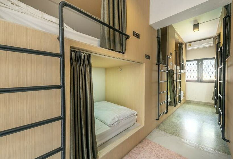 تختخواب در اتاق مشترک, Sloth Hostel Khaosan