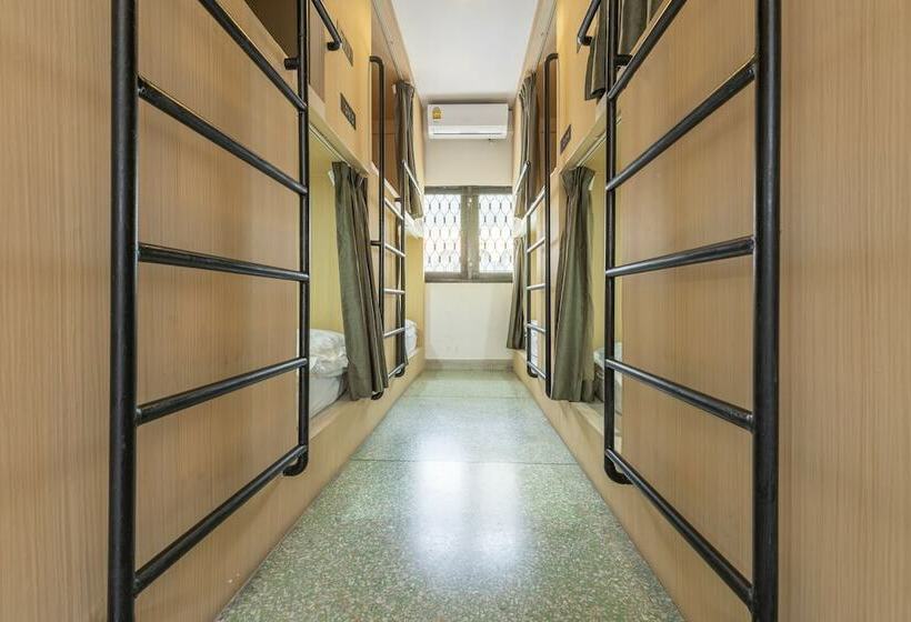 تختخواب در اتاق مشترک, Sloth Hostel Khaosan