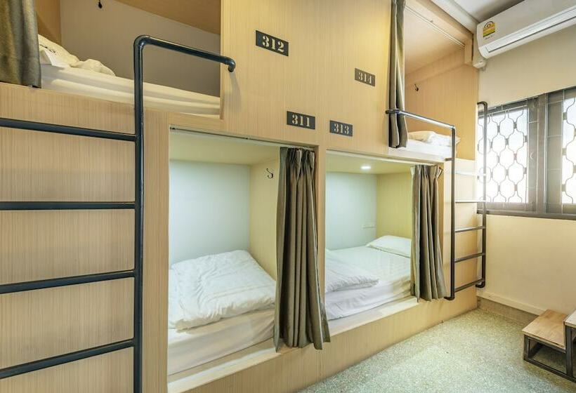 تختخواب در اتاق مشترک, Sloth Hostel Khaosan