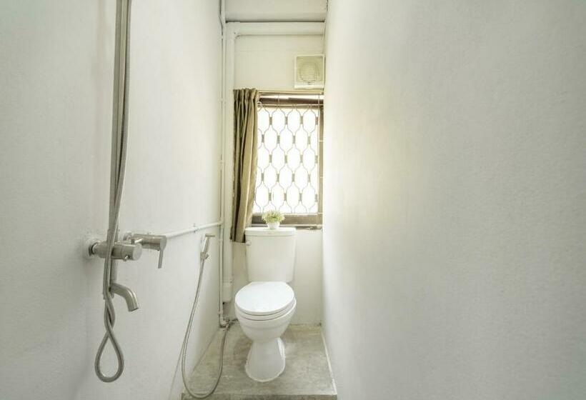 اتاق لوکس, Sloth Hostel Khaosan