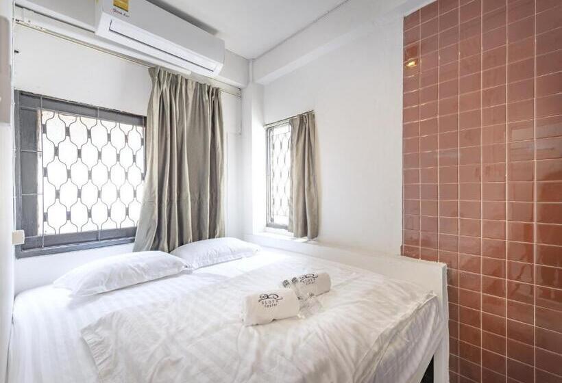 اتاق لوکس, Sloth Hostel Khaosan