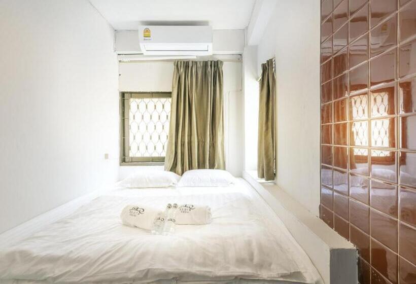 اتاق لوکس, Sloth Hostel Khaosan