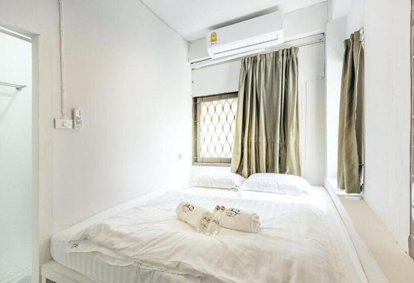 اتاق لوکس, Sloth Hostel Khaosan