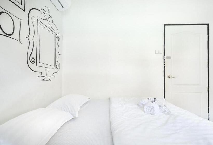 اتاق استاندارد با سرویس بهداشتی مشترک, Sloth Hostel Khaosan