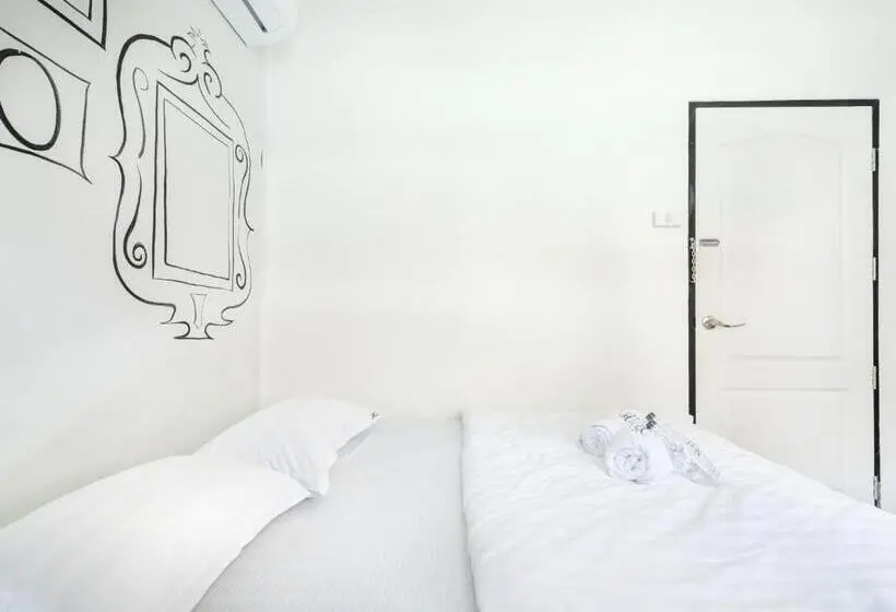 اتاق استاندارد با سرویس بهداشتی مشترک, Sloth Hostel Khaosan