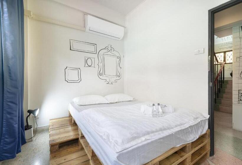 اتاق استاندارد با سرویس بهداشتی مشترک, Sloth Hostel Khaosan