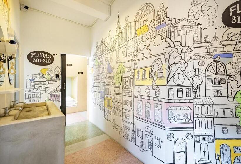 اتاق استاندارد با سرویس بهداشتی مشترک, Sloth Hostel Khaosan