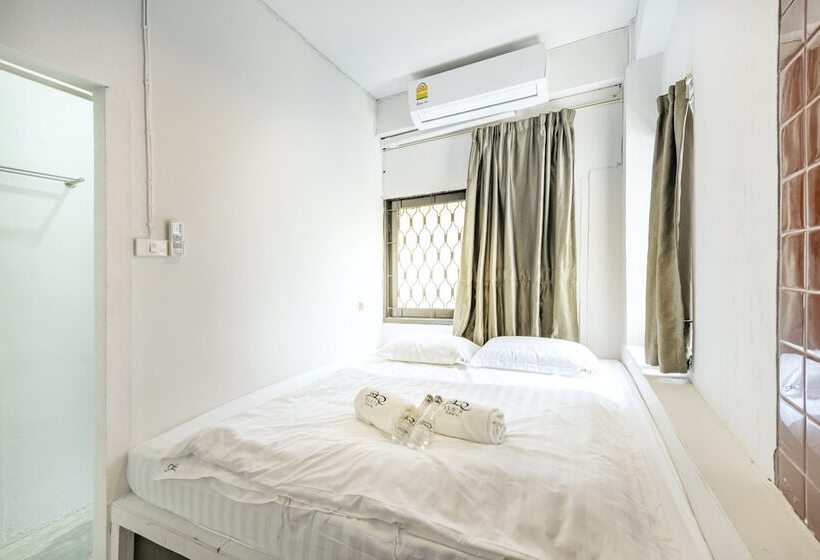 اتاق لوکس, Sloth Hostel Khaosan