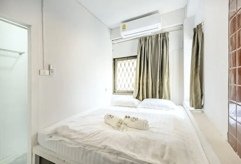 اتاق لوکس, Sloth Hostel Khaosan