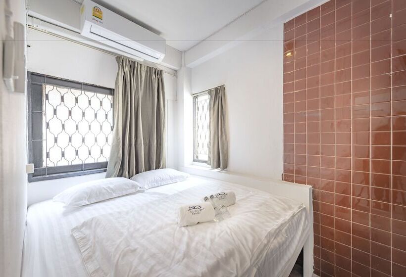 اتاق لوکس, Sloth Hostel Khaosan