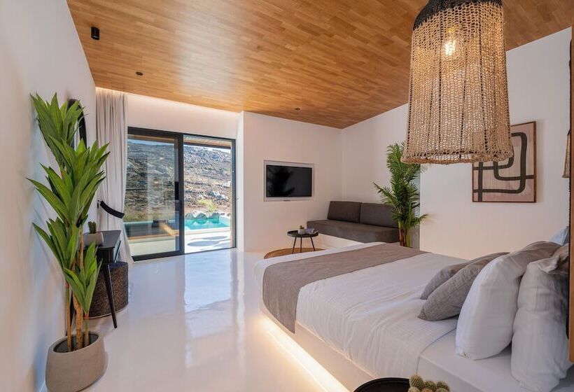 מיטת קינג בסוויטה, Ftelia Black Villas