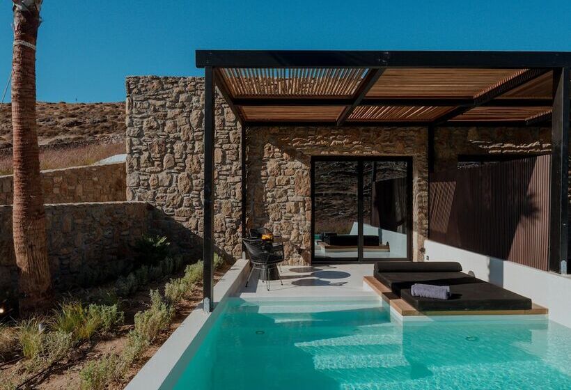 מיטת קינג בסוויטה, Ftelia Black Villas