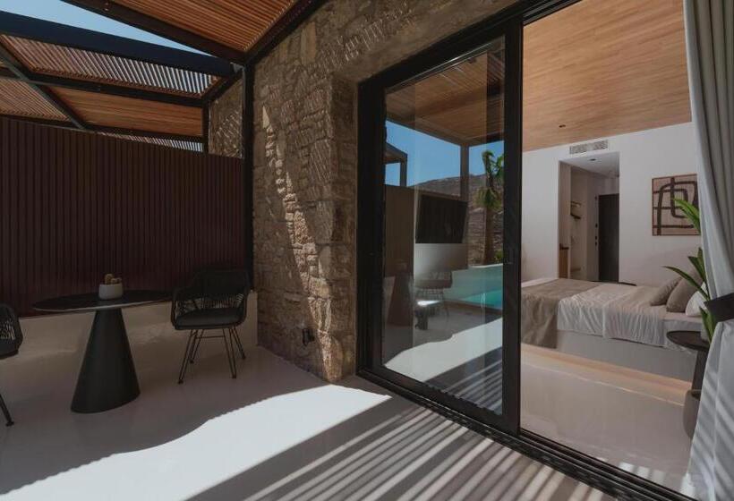 סוויטת ג'וניור עם בריכה, Ftelia Black Villas