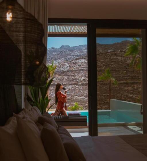 סוויטת ג'וניור עם בריכה, Ftelia Black Villas