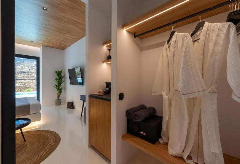 סוויטת ג'וניור עם בריכה, Ftelia Black Villas