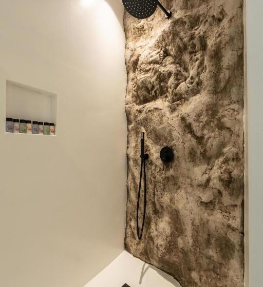 סוויטה אקזקיוטיב, Ftelia Black Villas