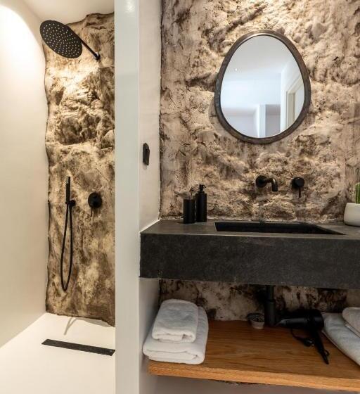 סוויטה אקזקיוטיב, Ftelia Black Villas