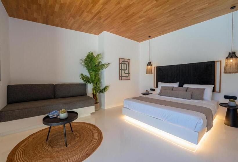 מיטת קינג בסוויטה, Ftelia Black Villas