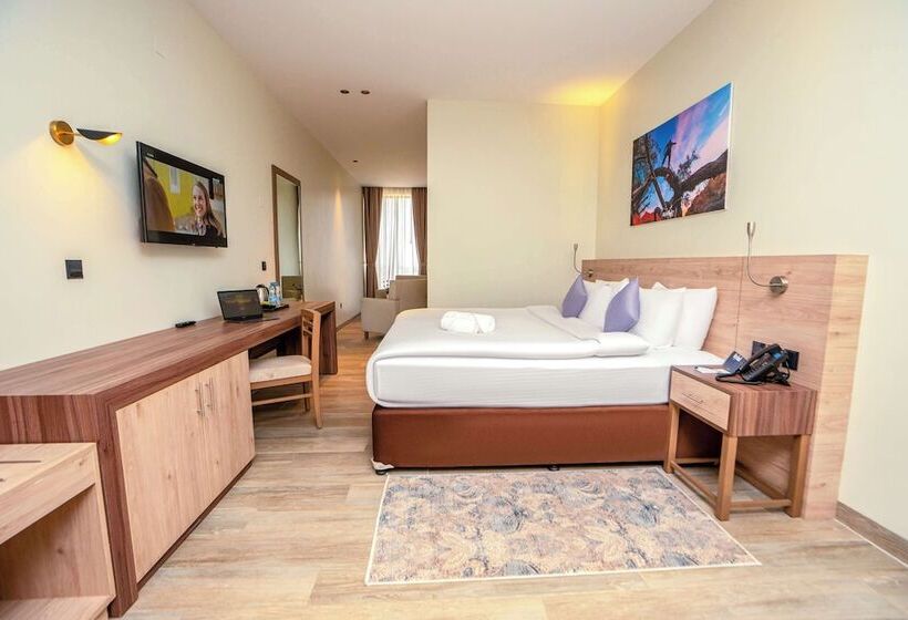 سوییت جونیور, Kyriad Muscat