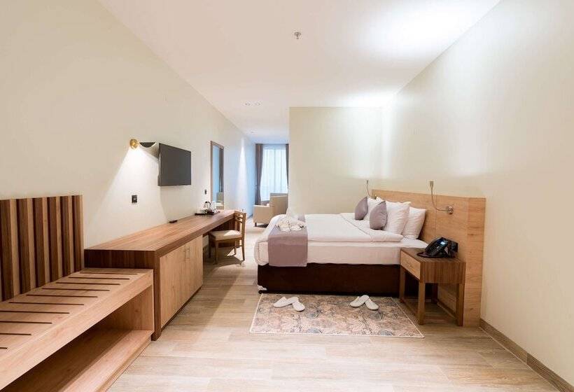 سوییت جونیور, Kyriad Muscat